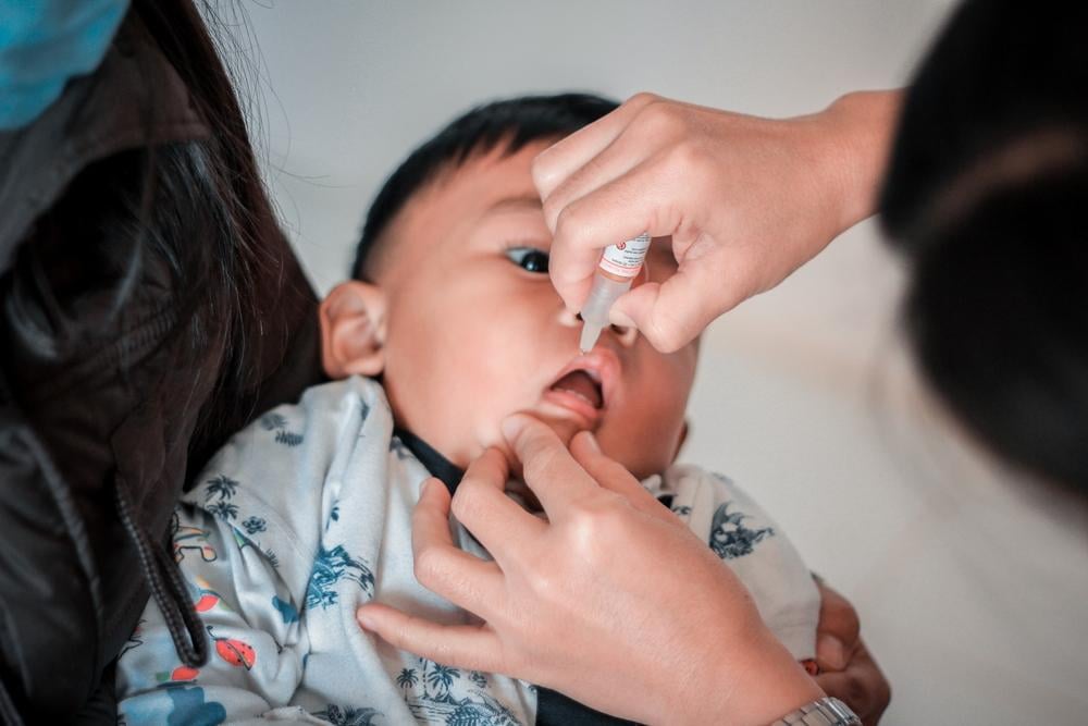 Bố mẹ nên chọn trung tâm tiêm chủng uy tín để đảm bảo an toàn cho con.