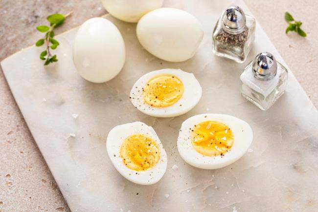 1 quả trứng gà luộc bao nhiêu protein? Ăn trứng sao để tốt sức khỏe?