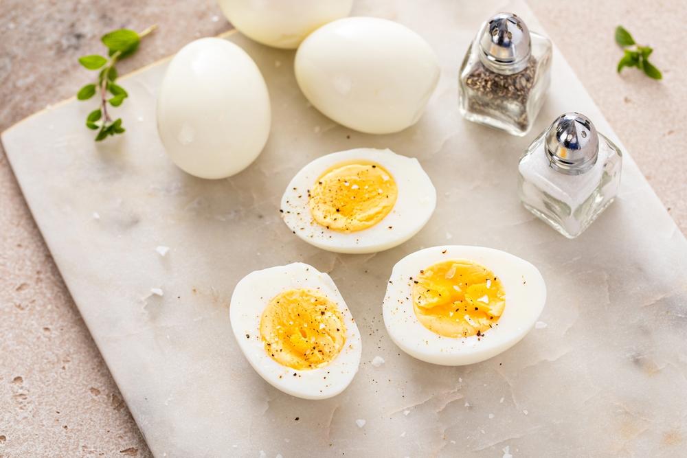 1 quả trứng gà luộc bao nhiêu protein? Ăn trứng sao để tốt sức khỏe?