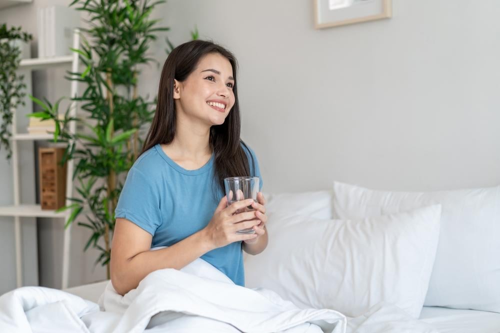 uống đủ nước để ngăn ngừ da nhạy cảm