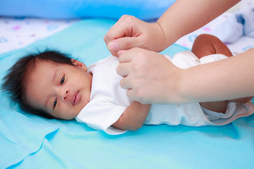 Các giai đoạn phát triển của trẻ 0-18 tháng và cột mốc quan trọng