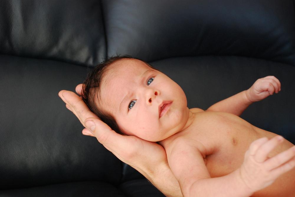 Thóp trẻ sơ sinh bị lõm có sao không, có nguy hiểm không?