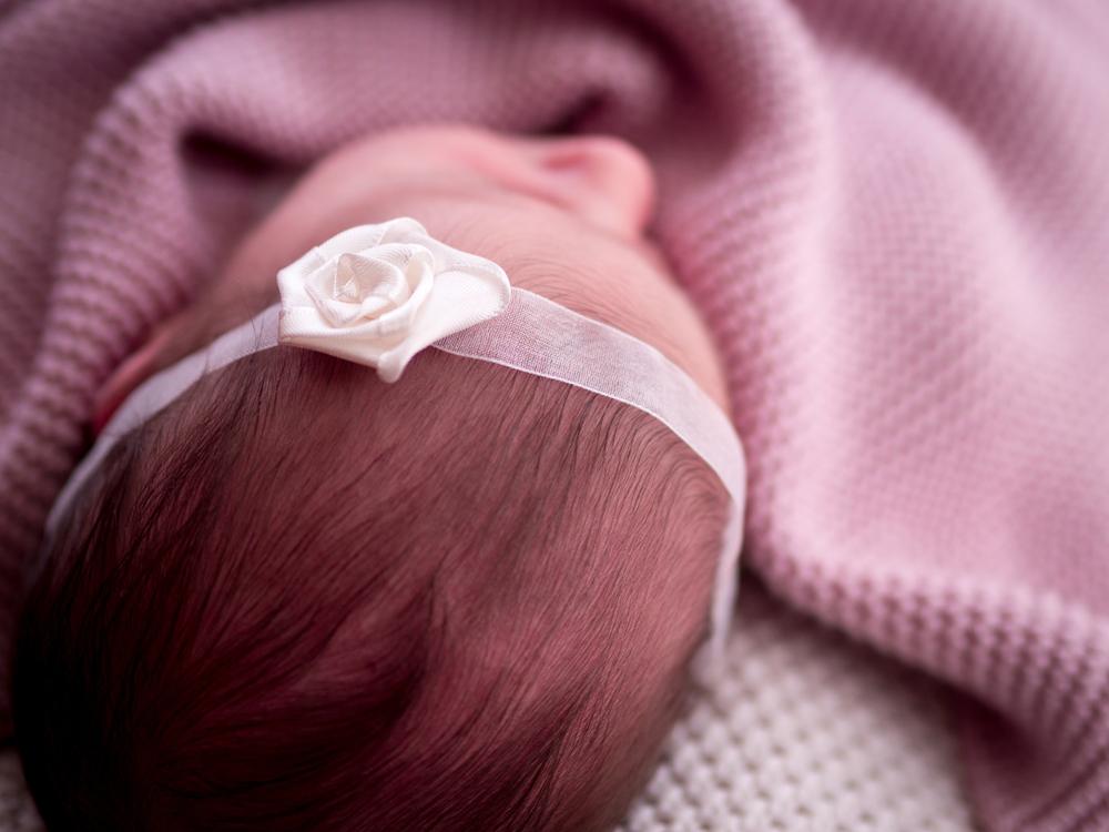 Thóp trẻ sơ sinh phồng lên có nguy hiểm không? 