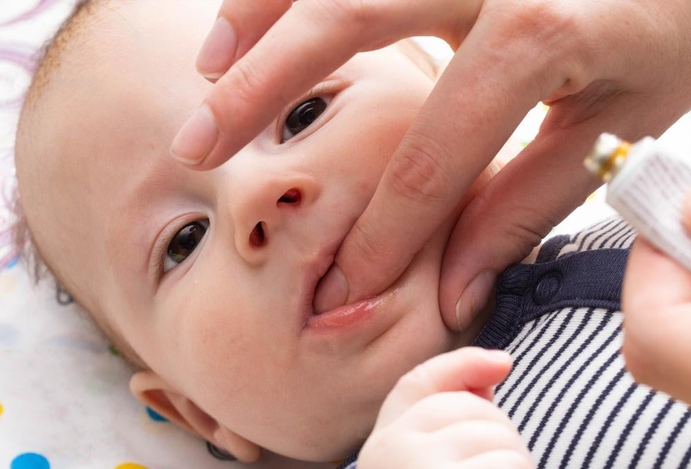 trẻ chậm mọc răng nên ăn gì