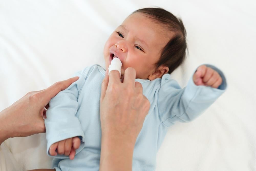cách trị tưa lưỡi cho trẻ sơ sinh