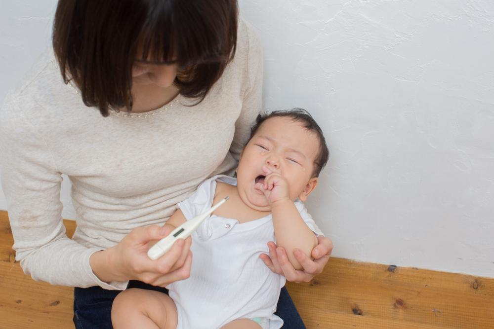 trẻ sốt mọc răng trong bao lâu