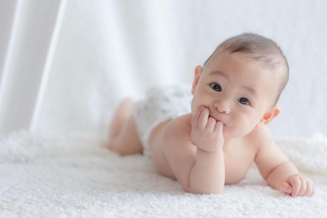 Trẻ sốt mọc răng trong bao lâu? Mẹo chăm bé ngoan giúp mẹ nhàn