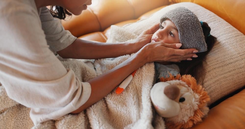 Cách hạ sốt cho trẻ khi bị sốt về đêm