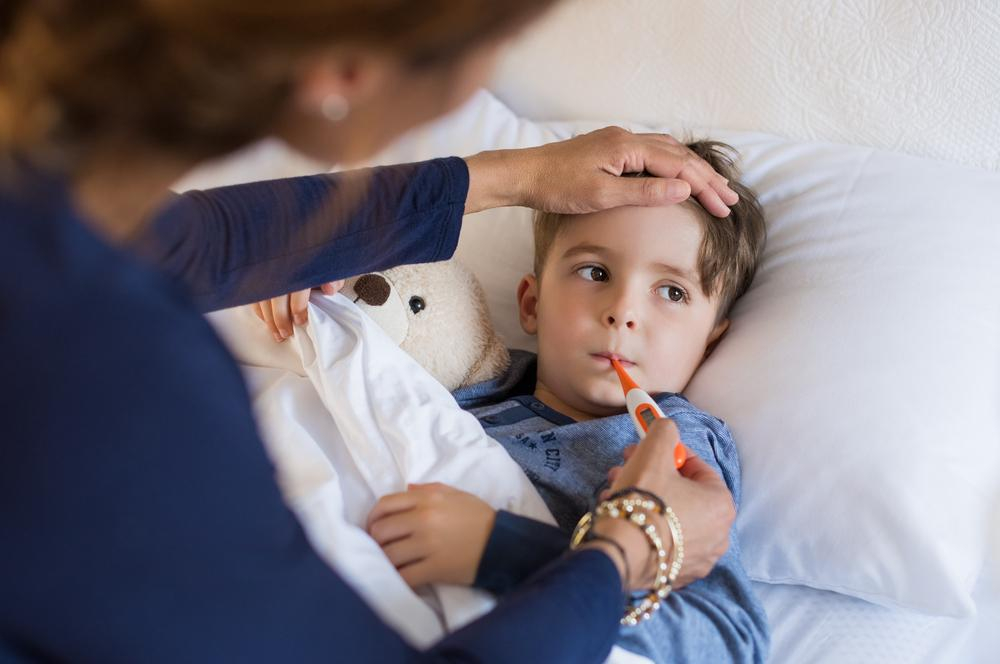 Bé bị sốt không rõ nguyên nhân: Cha mẹ nên làm gì?