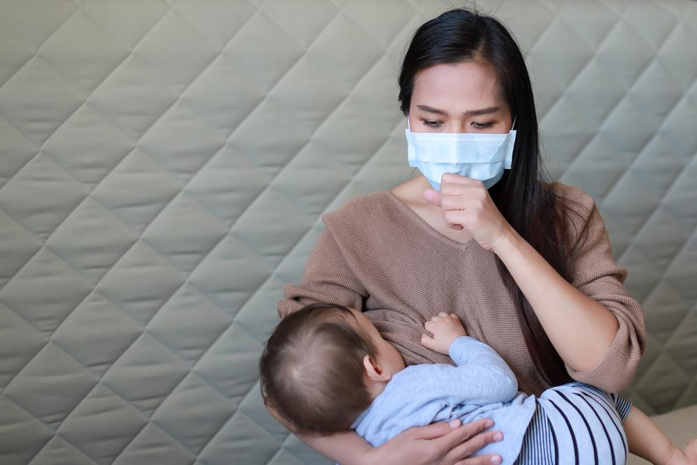 Mẹ bị cảm có nên cho con bú không? Lời khuyên từ chuyên gia