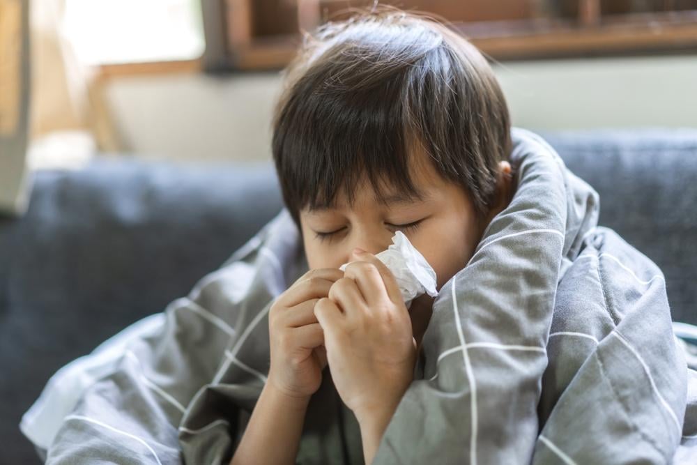 trẻ đang sổ mũi có tiêm phòng cúm được không