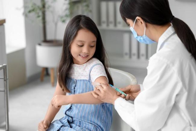 Vắc xin Qdenga – ‘lá chắn’ đầu tiên phòng ngừa sốt xuất huyết: Nguồn gốc, lịch tiêm và chi phí