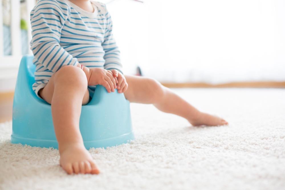 Bé ăn dặm đi ngoài nhiều lần: Nguyên nhân và cách xử lý