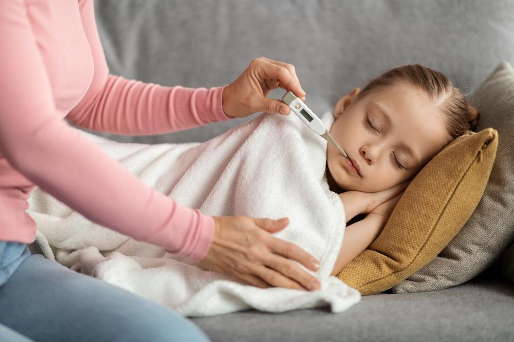 Những nguyên nhân gây sốt ở trẻ mà ba mẹ cần lưu ý