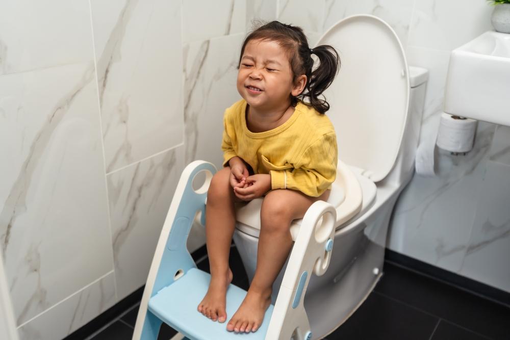 8 nguyên nhân gây táo bón ở trẻ em mà ba mẹ cần lưu ý