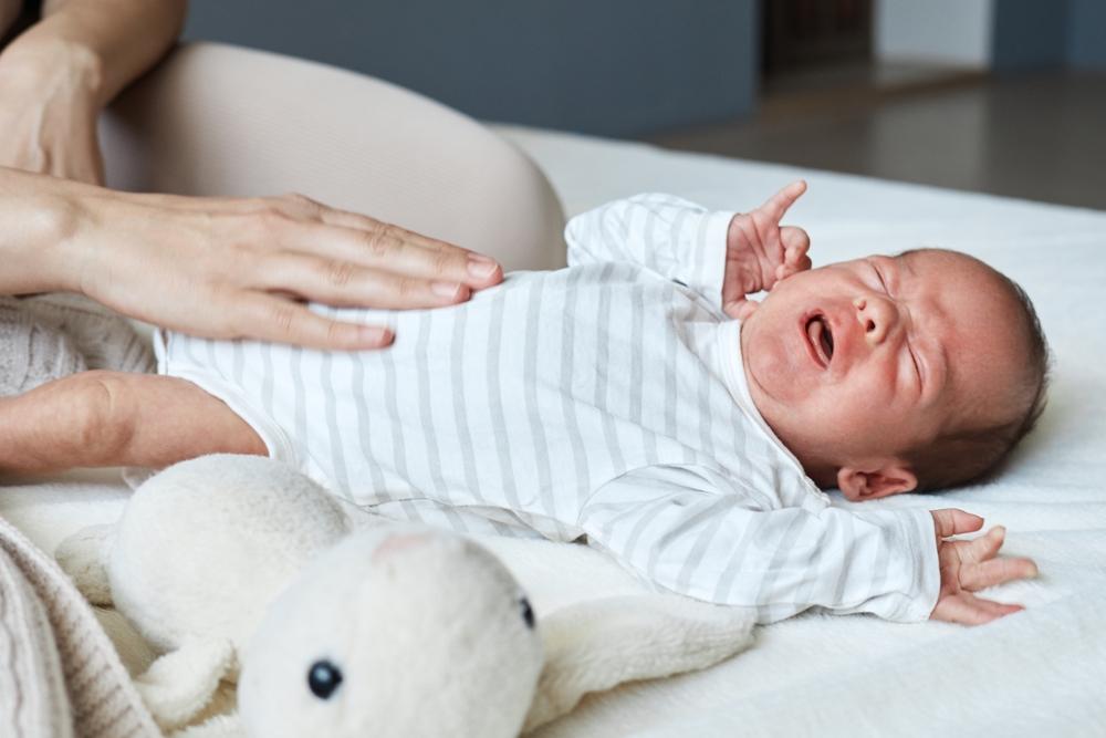 Trẻ sơ sinh bị táo bón phải làm sao? 3 hướng xử lý đúng cách