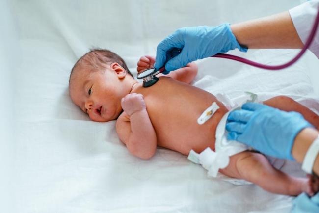 Viêm phổi ở trẻ sơ sinh: Nguyên nhân, dấu hiệu và phòng ngừa