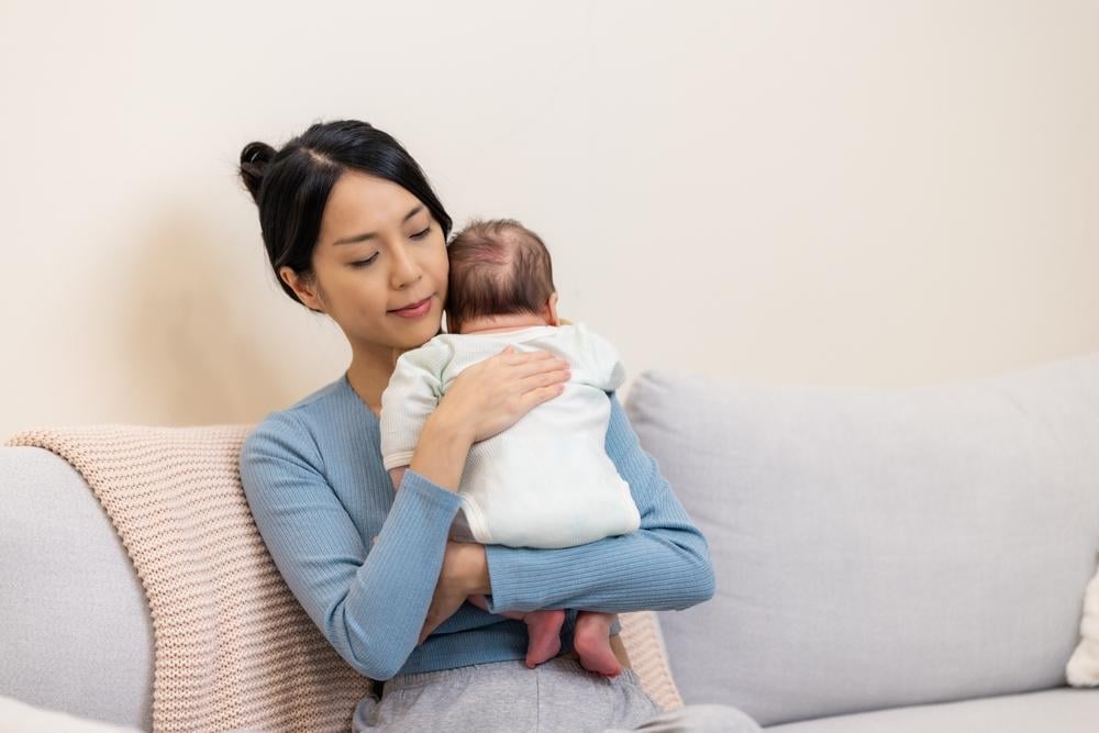 Bé sơ sinh thở khò khè có sao không? Nguyên nhân, cách xử lý