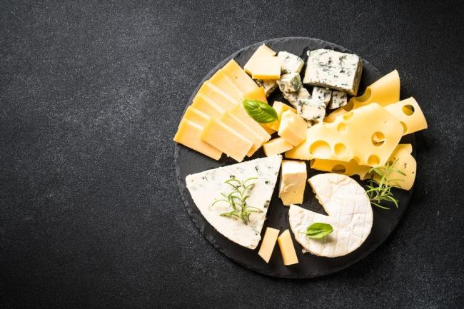 Giải đáp: Nên cho bé ăn phô mai vào lúc nào trong ngày?