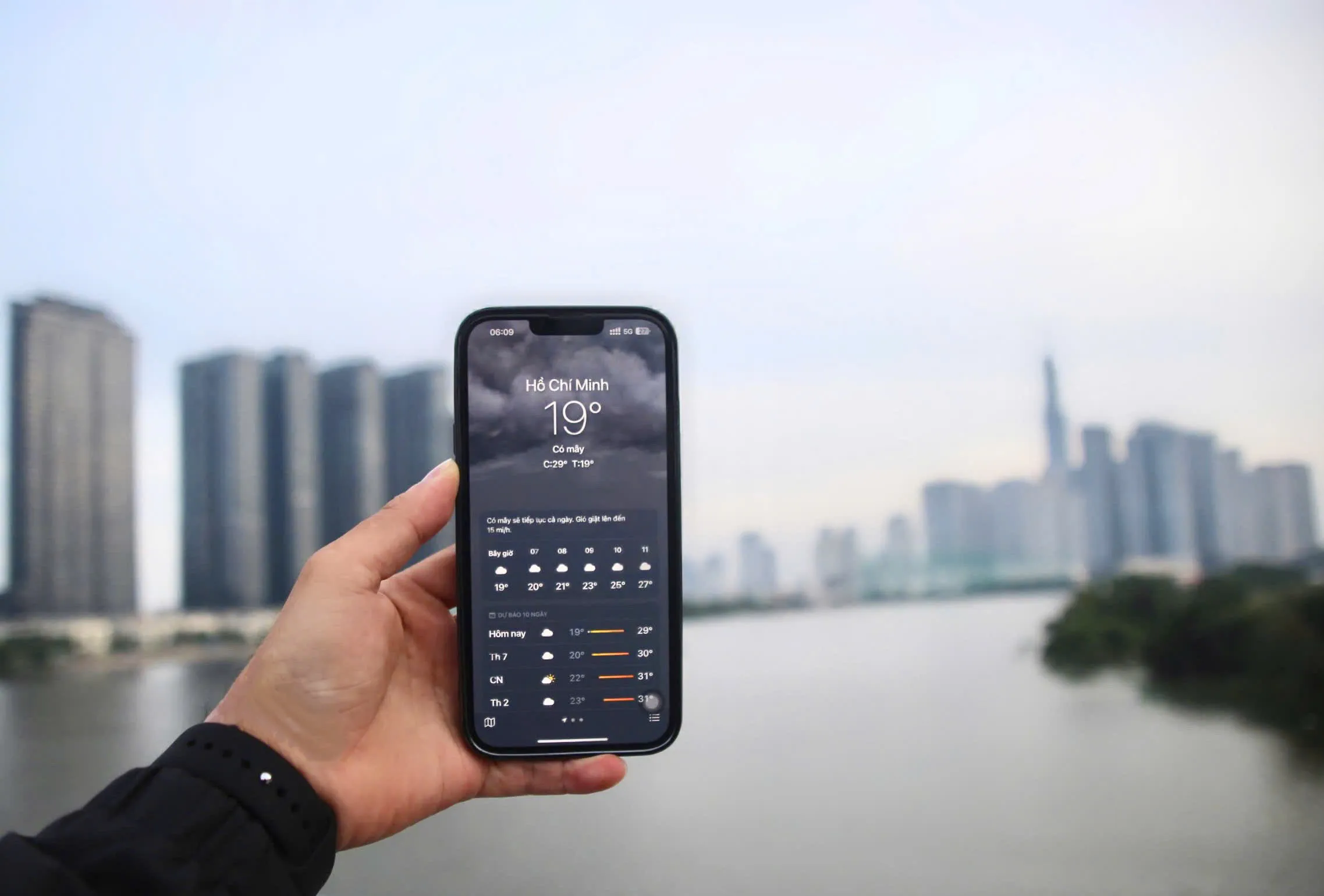 Nhiệt độ TP HCM xuống 19°C: Những nguy cơ sức khỏe cần chú ý