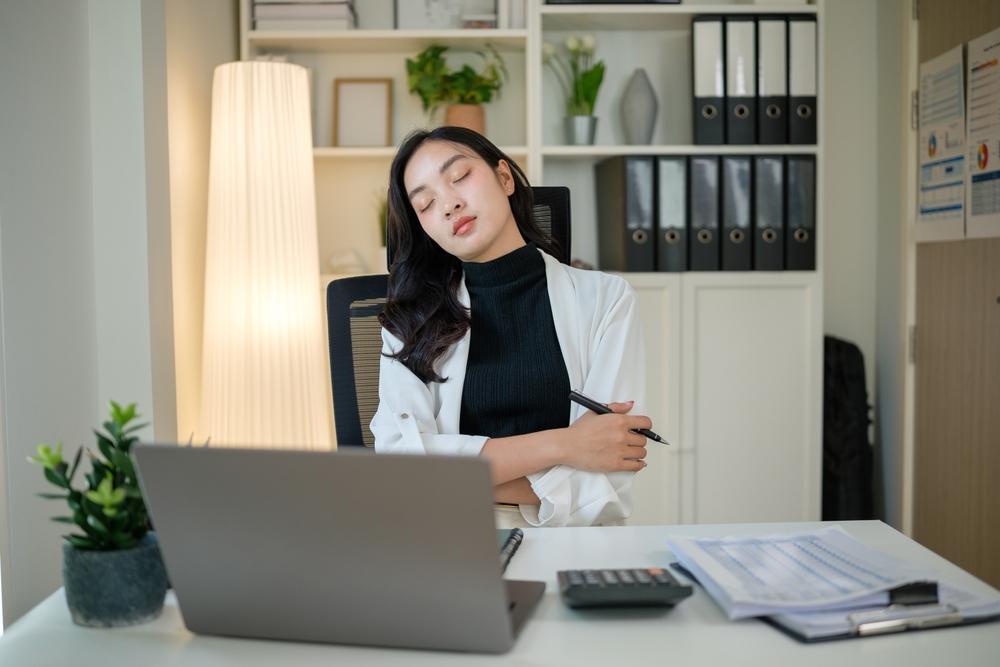 Tại sao ngủ trưa dậy bị đau đầu?