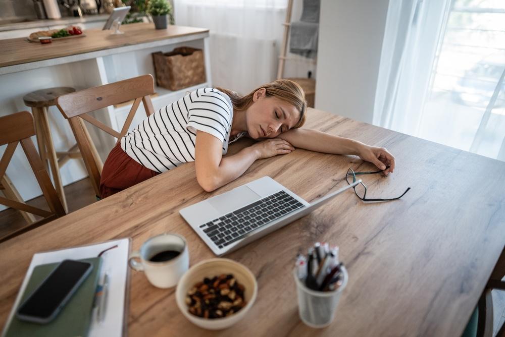 Ngủ trưa dậy bị đau đầu