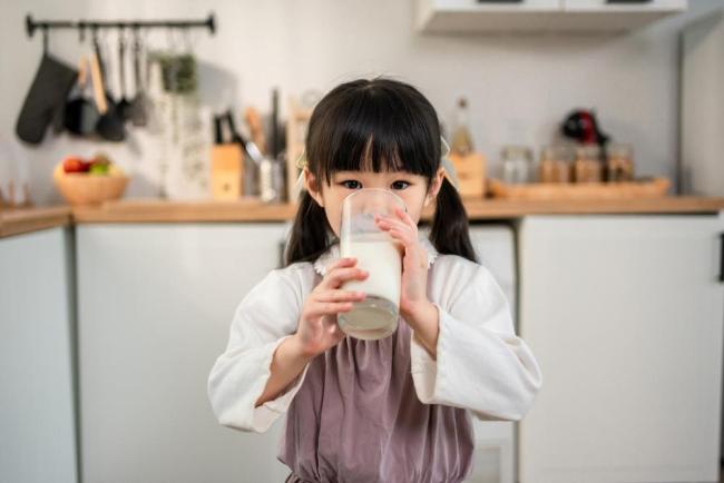 Bí quyết chọn sữa phù hợp với thể trạng giúp bé “nhẹ nhàng” qua giao mùa