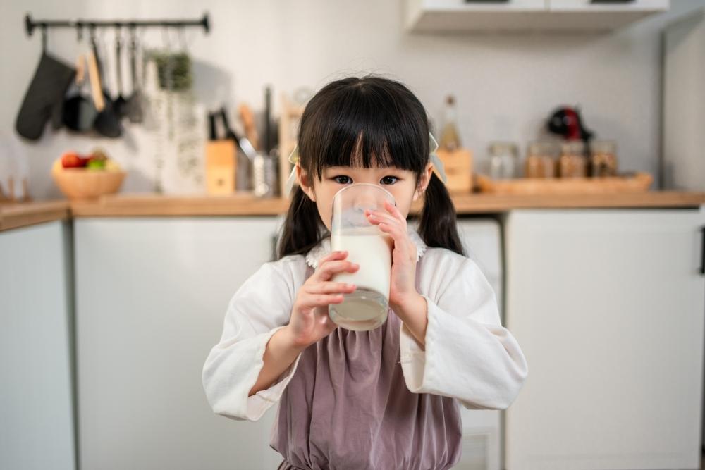 Bí quyết chọn sữa phù hợp với thể trạng giúp bé “nhẹ nhàng” qua giao mùa