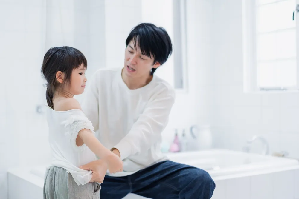 trẻ bị nổi mẩn đỏ