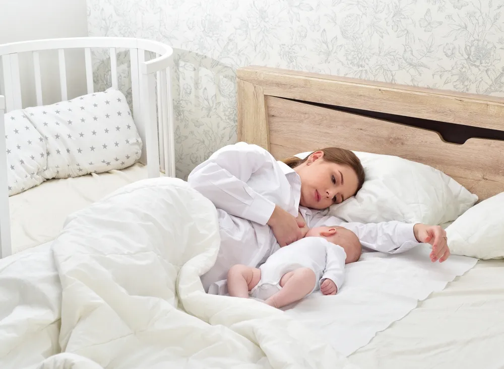 mẹ bị cúm A có cho con bú được không