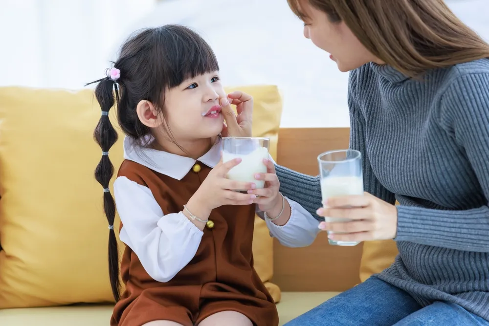 cách phòng tránh bệnh thời tiết mùa hè cho trẻ