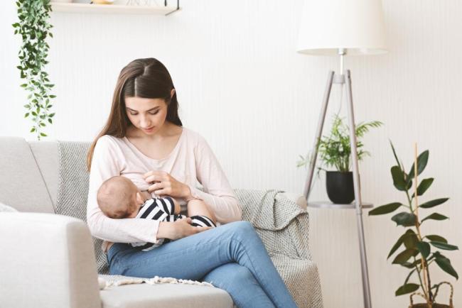 Ăn gì để nhiều sữa cho con bú? Cẩm nang dinh dưỡng và lối sống giúp sữa mẹ tràn trề