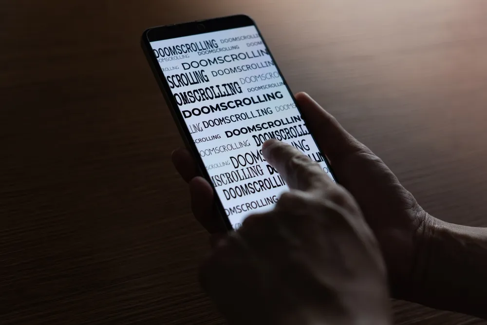 Tác hại của hội chứng Doomscrolling