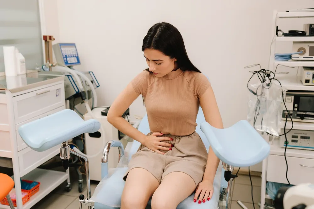Đau bụng khi mang thai 3 tháng đầu