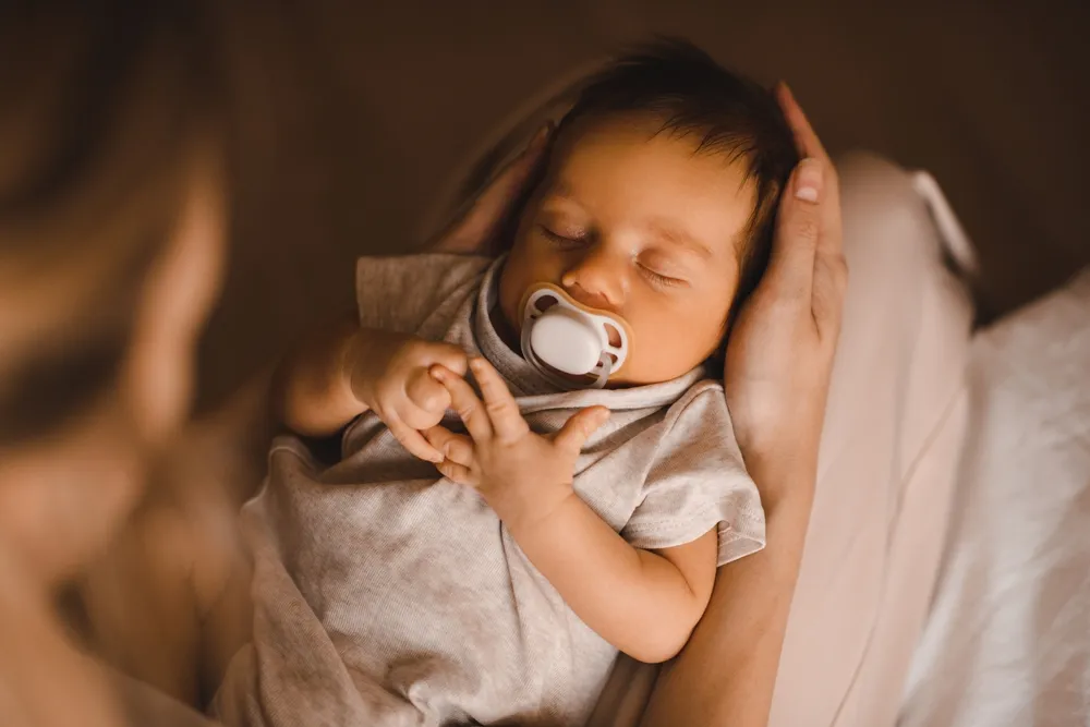 Giấc ngủ trẻ của sơ sinh: Tầm quan trọng và lịch ngủ năm đầu đời tham khảo