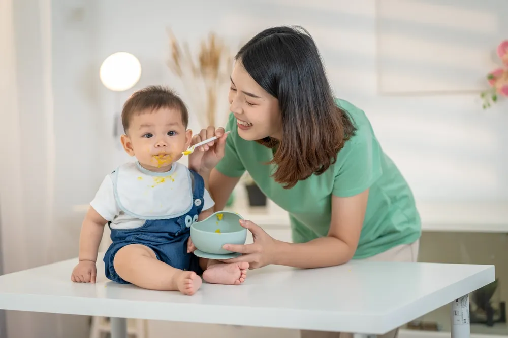 trẻ ăn dặm đi ngoài nhiều lần