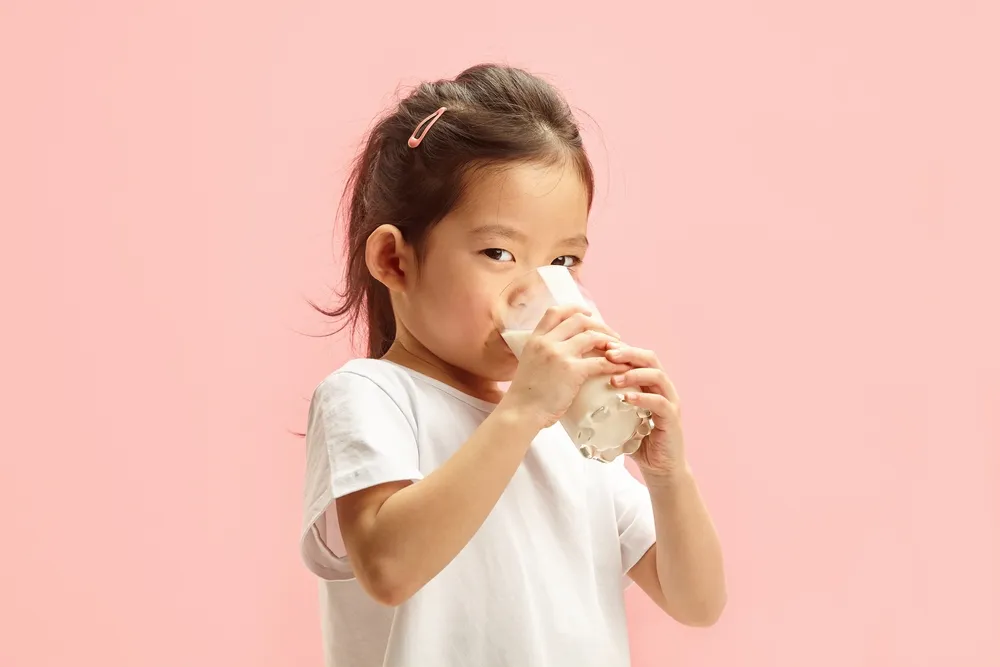 trẻ bị nổi mẩn lúc giao mùa