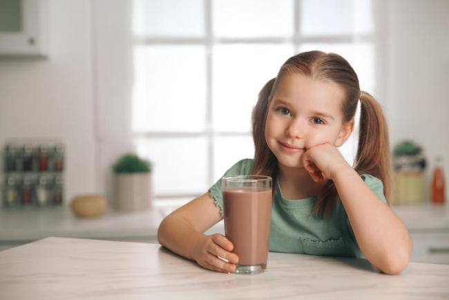 Cacao gây nóng, táo bón? Mẹ có đang từ chối một lựa chọn dinh dưỡng tốt cho trẻ vì một tin đồn chưa được kiểm chứng?