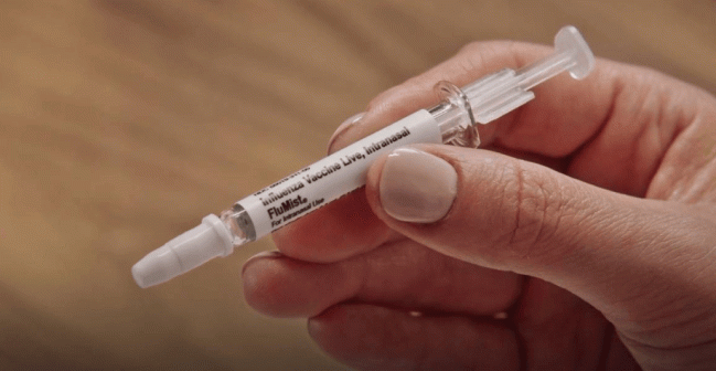 HOT Vắc xin cúm dạng xịt FluMist: Giải pháp ngừa cúm mới cho trẻ sợ kim tiêm