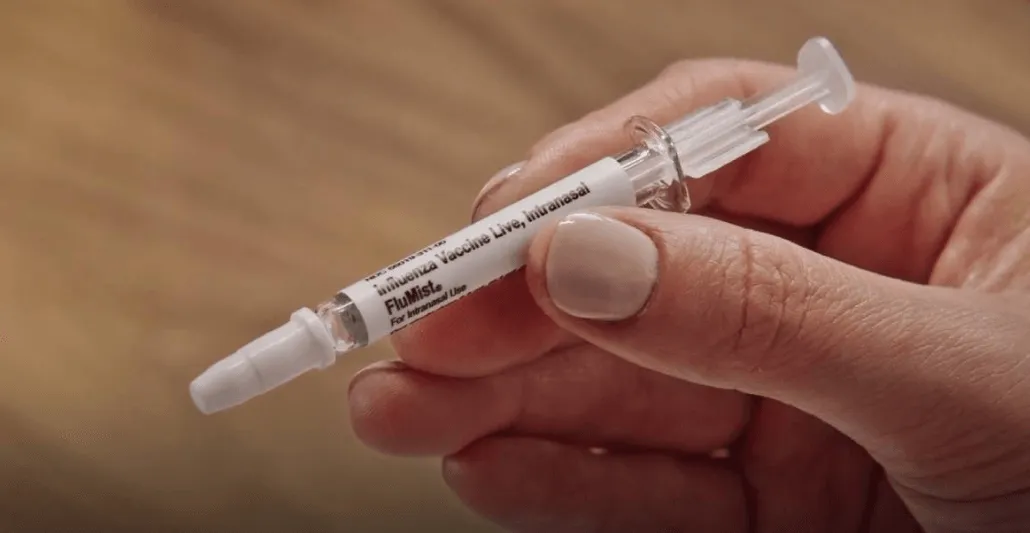 HOT Vắc xin cúm dạng xịt FluMist: Giải pháp ngừa cúm mới cho trẻ sợ kim tiêm